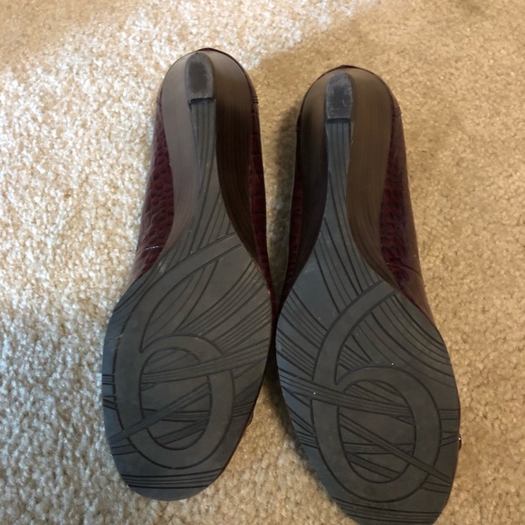 Nine West Burgundy Dress Shoe - Picture 6 of 8